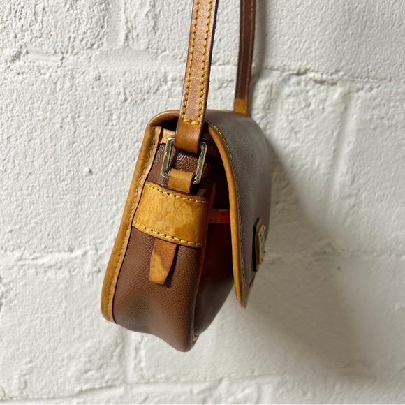 Dooney & Bourke Pebble Grain Saddle Hallie Crossbody Bag Caramel Brown VTG - Picture 6 of 16